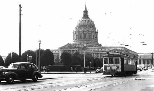 5-042 819 Eb on McAllister at Larkin 1941 (City Hall).jpg